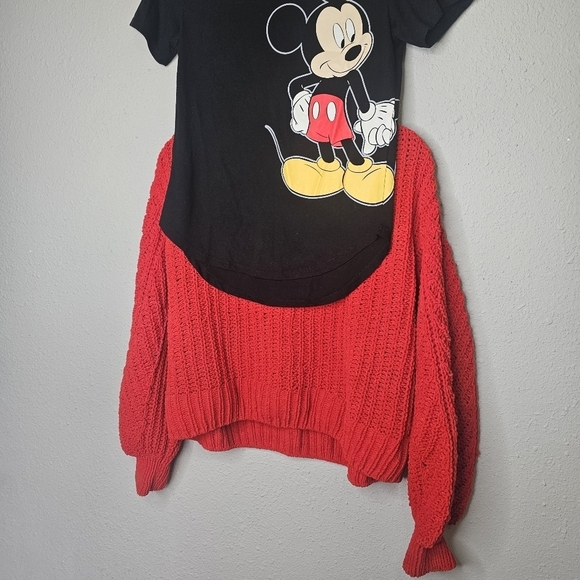 H&M Red Chunky Knit Crop Sweater PLUS Disney Mickey Minnie Tee‎ Shirt Size Small - Picture 4 of 14